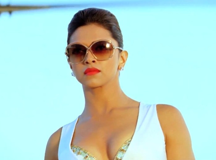 Deepika Padukone Hot In Bikini Images