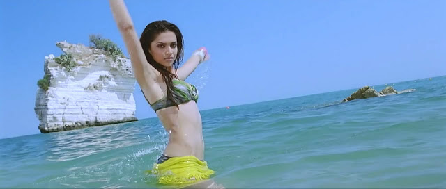 Deepika Padukone Hot In Bikini In Housefull