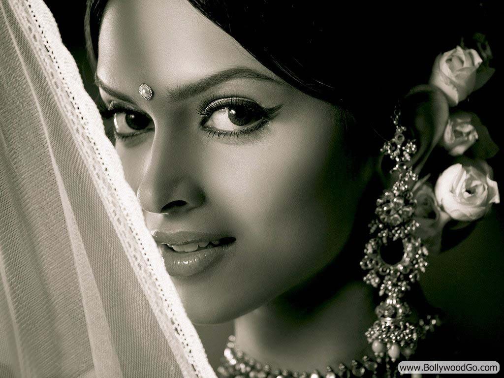 Deepika Padukone In Om Shanti Om Hot
