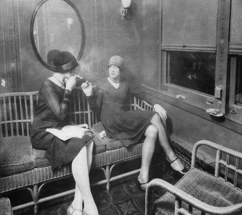 Flappers 1920s Smoking