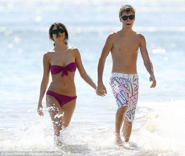 Justin Bieber And Selena Gomez Hot Pictures