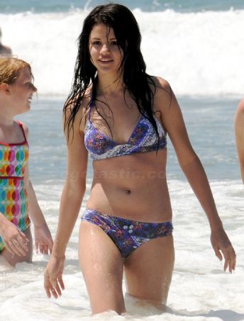 Selena Gomez Hot Pictures She