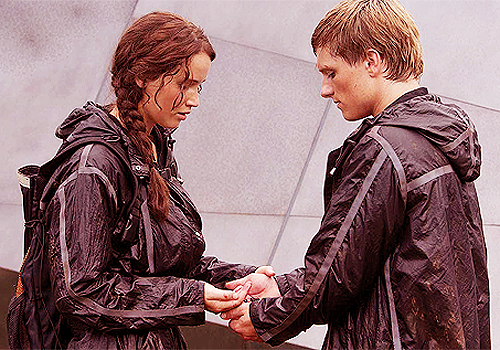 The Hunger Games Peeta And Katniss Kissing Scene