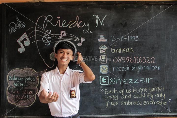 Foto Buku Tahunan Sekolah