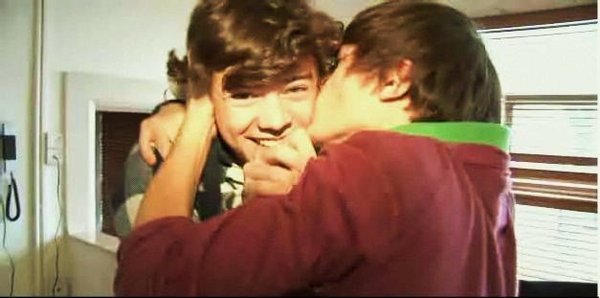 Louis Tomlinson And Harry Styles Bromance
