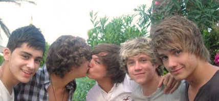 Louis Tomlinson And Harry Styles Bromance