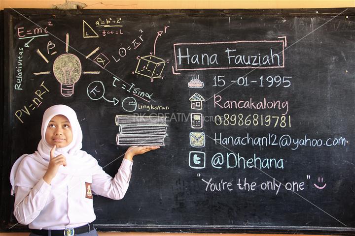 Tema Buku Tahunan Sekolah